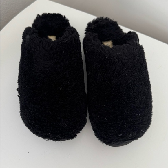 UGG Shoes - NWOT UGG fuz sugar slide size 6